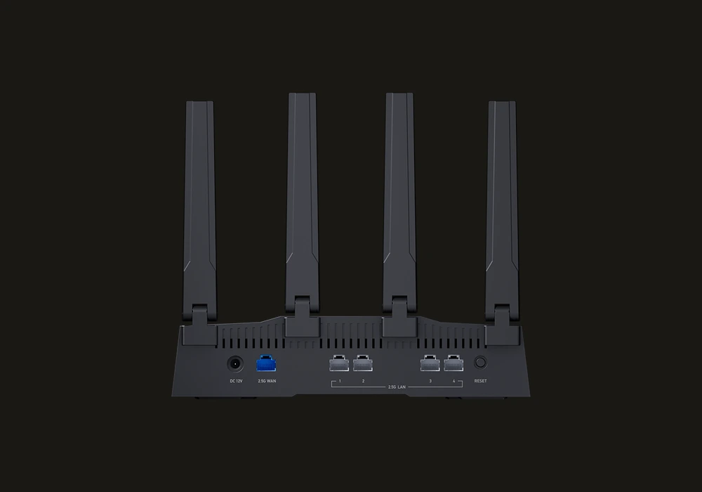 GL.iNet Flint 3 achteraanzicht met vijf 2.5G-poorten: voeding, 2.5G WAN, en vier 2.5G LAN-poorten