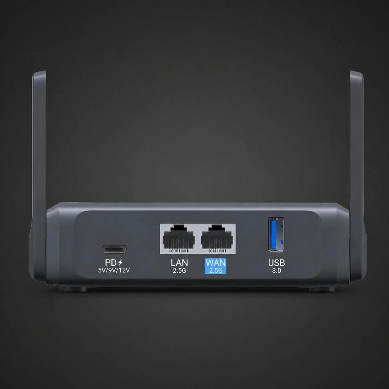 GL.iNet Slate 7 achteraanzicht met voeding, twee 2.5G-poorten (LAN/WAN) en USB 3.0
